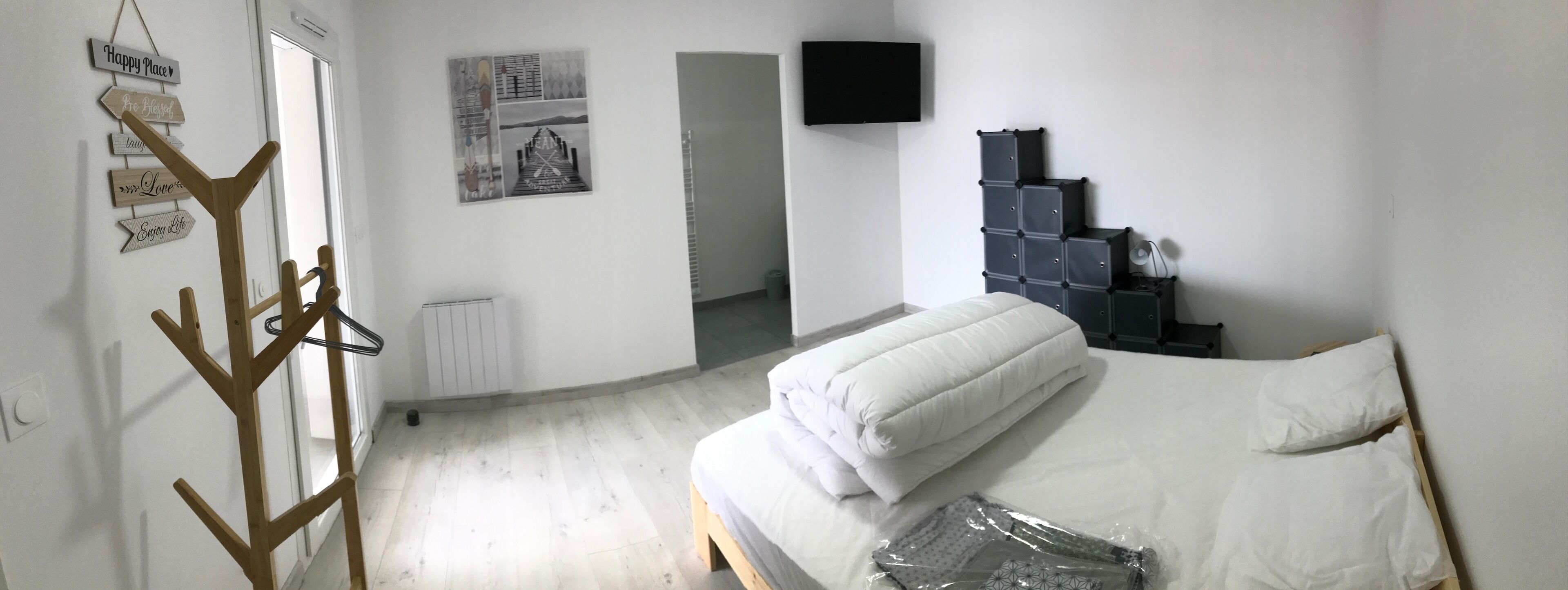 4 makuuhuonetta, silitysrauta/-lauta, vauvan matkasänky, Wi-Fi