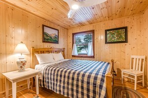 3 bedrooms, iron/ironing board, free internet, bed sheets - Dog-friendly, lakefront getaway w/ a wraparound balcony, beach, & boat access (Manitowish Waters)