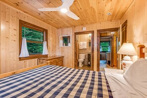 3 bedrooms, iron/ironing board, free Internet, bed sheets