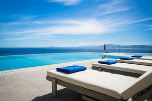 حمّام سباحة خارجي