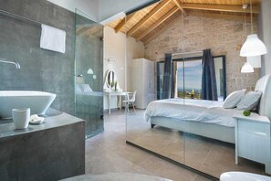 3 عدّة غرف نوم وخزنة داخل الغرفة ومكواة/لوح كي وواي فاي