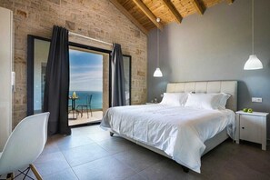 3 bedrooms, in-room safe, iron/ironing board, WiFi - Kaminia Blu A stunning luxury Villa Build above the golden sandy Kaminia Beach (Cephalonia)