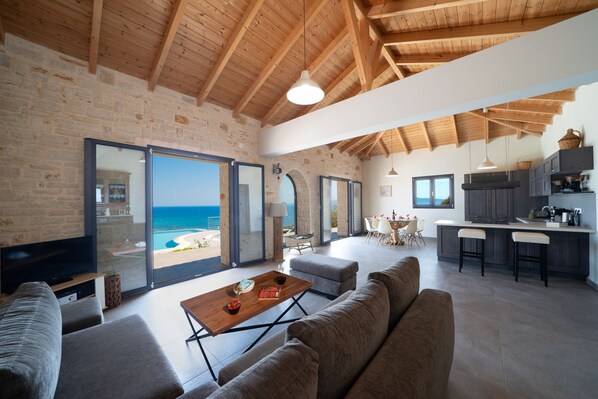 تلفزيون ذكي، مدفأة، مشغل دي في دي، تنس طاولة