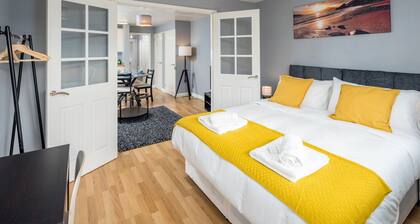 Sublime Stays - Crawley Centre near Gatwick Airport
