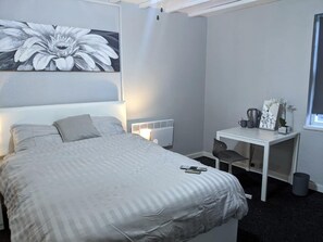 1 bedroom, iron/ironing board, free WiFi