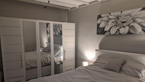 Unclassified image, 5 of 9, button - Shayan Studio Flats Stourbridge (Stourbridge)