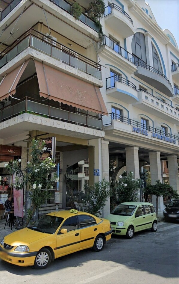 المنشأة من الخارج