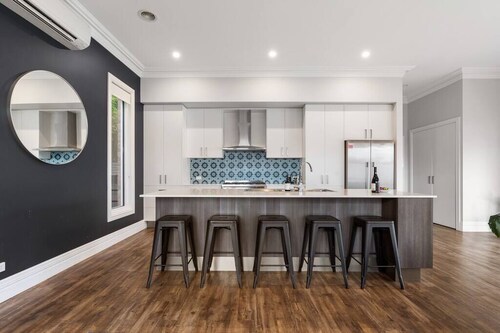 'Barton House' - Ideal Location, Stroll to CBD