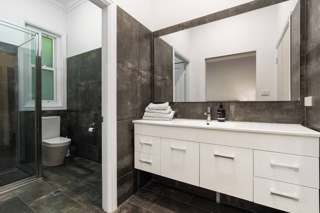 Bathtub, hair dryer, towels, shampoo