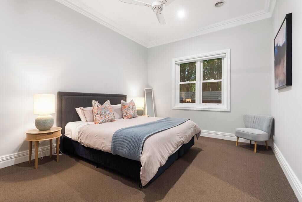 3 bedrooms, desk, iron/ironing board, travel cot