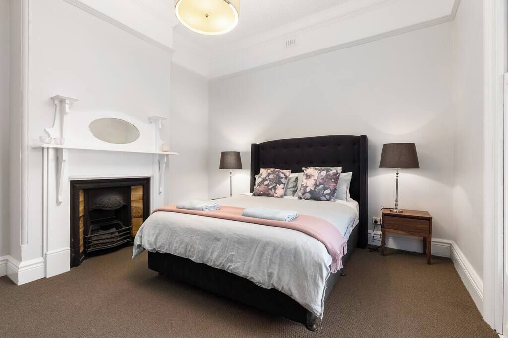 3 bedrooms, desk, iron/ironing board, travel crib