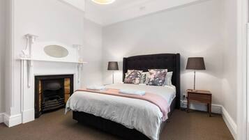 3 bedrooms, desk, iron/ironing board, travel crib
