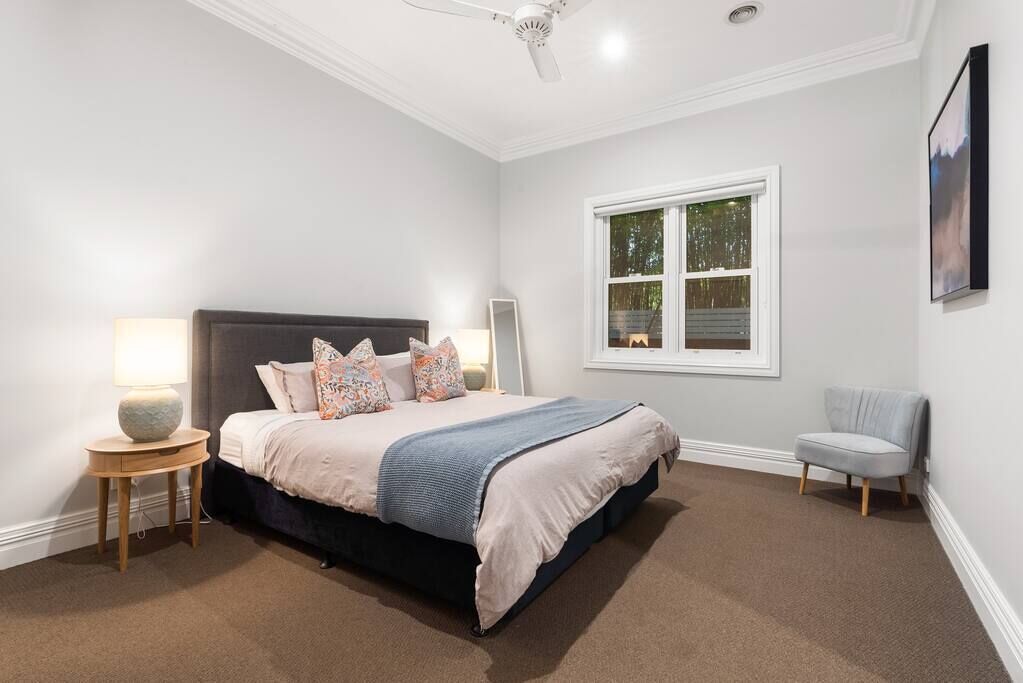 3 bedrooms, desk, iron/ironing board, travel cot