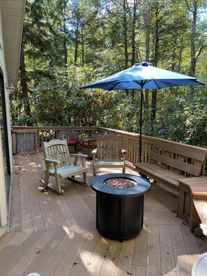 Terrace/patio - charming chalet in the Lake Naomi community (Pocono Pines)