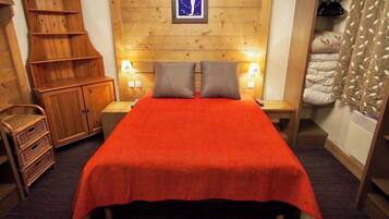 Bügeleisen/Bügelbrett, Reisekinderbett, WLAN