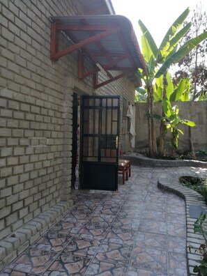 Exterior - In-Africa Stay (Arusha)