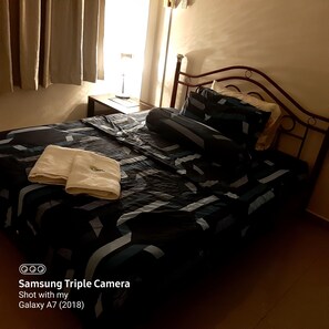 1 Schlafzimmer, Bügeleisen/Bügelbrett, Bettwäsche