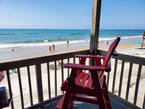 On the beach - Ocean Front with Massive New Kitchen! (North Topsail Beach)