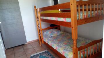 2 chambres, chambres insonorisées, fer et planche à repasser
