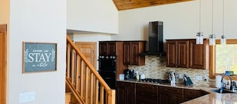 Rustic Pocono Mountain House at Lake Wallenpaupack