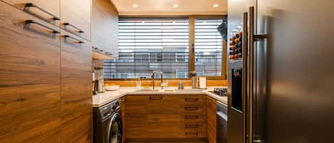 Fridge, microwave, oven, stovetop