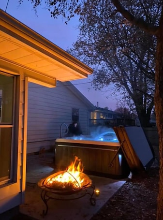 Outdoor spa tub. Aubrey and Denise's Hot Tub Home