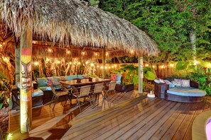 Outdoor dining - 5BR Residential Tropical House w/ Heated Pool (Hollywood)