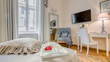 2 bedrooms, in-room safe, desk, iron/ironing board