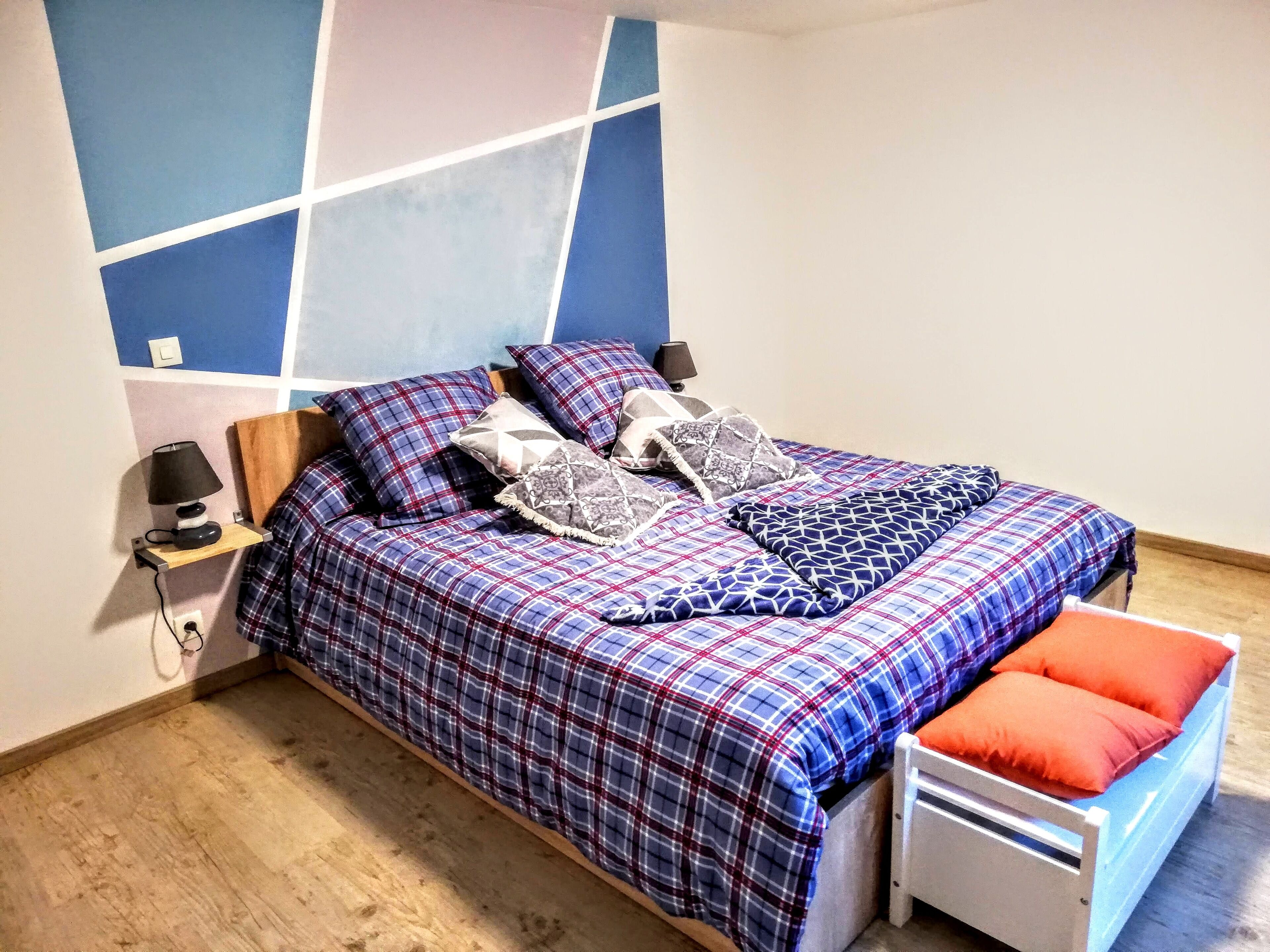 3 عدّة غرف نوم ومكواة/لوح كي وسرير سفر وواي فاي مجانًا