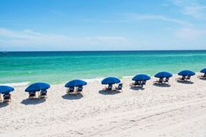 Sur la plage, serviettes de plage