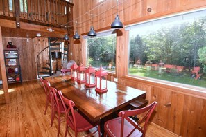 Dining - Sleepy View Retreat - hot tub, pet friendly, pond, trail, fireplace, fire pit (Berkeley Springs)