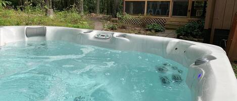 Tina de hidromasaje al aire libre