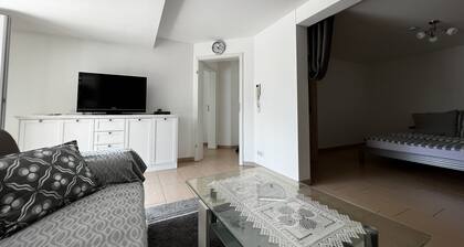 Chic apartment opposite Helios clinics / 5 min walk to Krefeld University of Applied Sciences