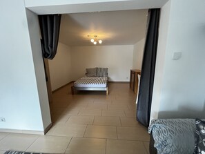 1 sovrum, strykjärn/strykbräda, gratis wi-fi och sängkläder