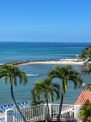Sun-loungers, beach towels - Awesome Views - Rent 7 or 14 days from April 1 to December 20, 2026. (Labrelotte Bay)
