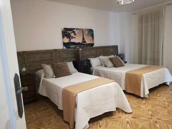 3 bedrooms, iron/ironing board, WiFi, bed sheets