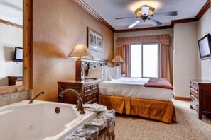 2 bedrooms, in-room safe, desk, iron/ironing board