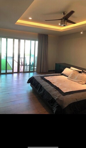 4 habitaciones, tabla de planchar con plancha, wifi y ropa de cama 