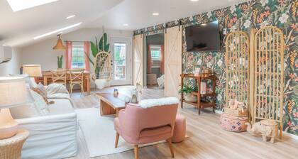 Boho Retreat w/Large Patio-15 min to Q2 Stadium & Domain