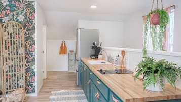 Fridge, microwave, coffee/tea maker, electric kettle