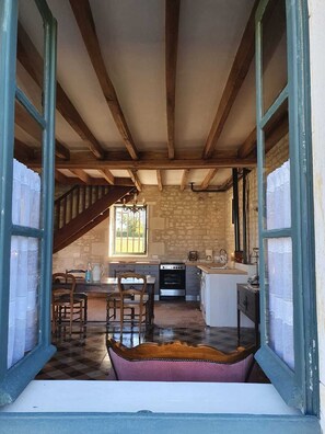 Fridge, oven, dishwasher, coffee/tea maker - Very spacious Guesthouse near  Richelieu (Razines)
