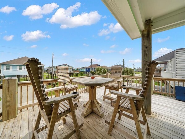 Outdoor dining - Beach Retreat, Crystal Beach, Beach view with Beach Road Access (Bolivar Peninsula)
