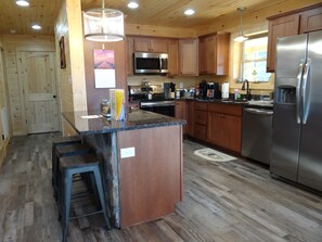 ثلاجة، ميكروويف، فرن، موقد طهي مسطح