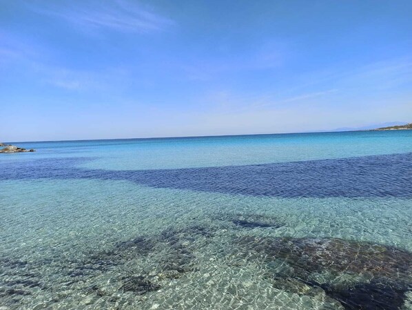 Plage à proximité, chaises longues