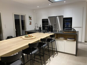 Fridge, microwave, oven, stovetop - House 150m², 500m from the beach and numerous coves. (LUMIO)