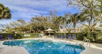 Stunning, family-friendly condo w/shared pool & breathtaking deep water views