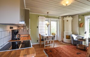 Fridge, oven, stovetop, coffee/tea maker - Lovely home in Lur with WiFi (Lur)