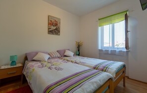 1 bedroom, free WiFi, bed sheets