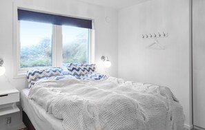 3 bedrooms, free WiFi - Gorgeous home in Stolmen with kitchen (Stolmen)