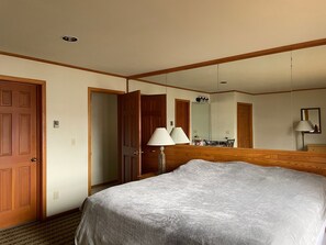 2 chambres, coffres-forts dans les chambres, bureau